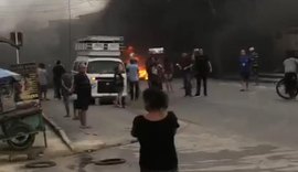 Populares protestam por asfalto após obras de saneamento básico; confira vídeo