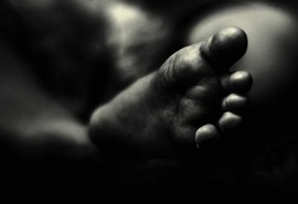Bebê é atingido por bala perdida dentro de escola
