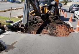 Obra emergencial interdita trecho da Av. Assis Chateaubriand em Maceió