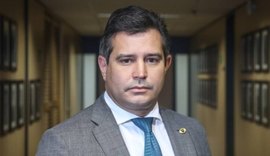 Mauricio Quintella promete solução para o aeroporto de Maceió