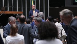 Câmara aprova corte de 10% em benefícios fiscais e aumenta impostos sobre bets e fintechs