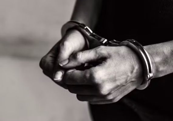 Homem é condenado a mais de 40 anos de prisão por matar duas pessoas em bar
