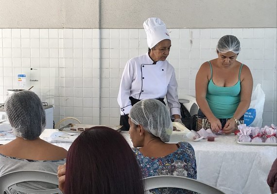 Projeto Mãos à Massa inicia oficina de pão de mel