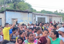 Famílias do Vale do Reginaldo ganham cestas básicas em ação de morador no final de 2023