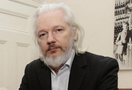 Parlamentares britânicos pedem extradição de Assange para a Suécia