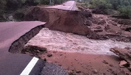 Chuvas rompem estrada e isolam ligação entre Alagoas e Sergipe