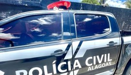 Mãe é presa por tortura após relatos de afogamento e agressões contra filhos