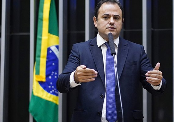 Glauber Braga expõe supostas manobras de Lira para controlar emendas e favorecer aliados políticos
