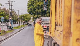 Maceió: operação autua caminhões que circulam em horário irregular