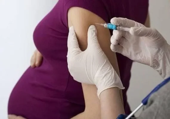 Maceió inicia vacinação contra o Vírus Sincicial Respiratório para gestantes