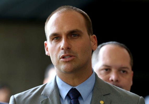 STF marca julgamento de denúncia contra Eduardo Bolsonaro por coação