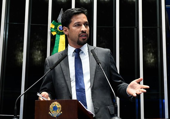 Rodrigo Cunha destaca fraudes no transporte escolar em AL