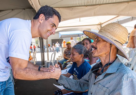 Prefeito JHC humaniza ações no Vale do Reginaldo e moradores vivem nova realidade
