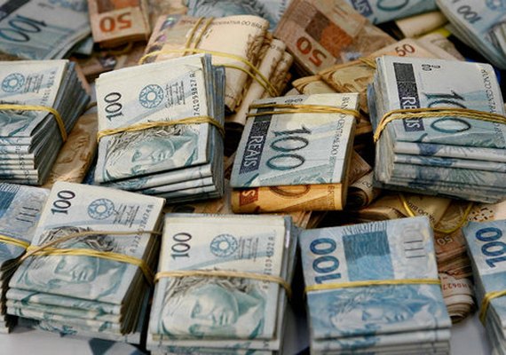 Presidenciáveis arrecadam R$ 143 milhões; 64,8% são recursos públicos