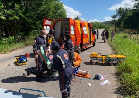 Cinco pessoas ficam feridas em capotamento no bairro do Benedito Bentes