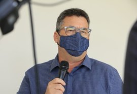 Piso salarial do professor será implantado em AL este mês