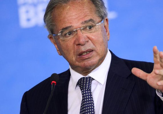 Paulo Guedes diz que auxílio emergencial terá de ser substituído por outro programa
