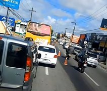 Vazamento de óleo na Avenida Juca Sampaio provoca acidentes e deixa dois feridos