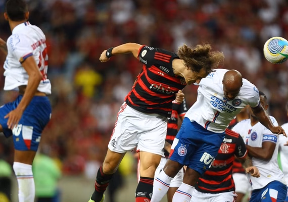 Flamengo vence o Bahia e assume liderança; Palmeiras bate Bragantino