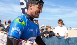 Gabriel Medina vence Italo Ferreira e vai à final em Peniche