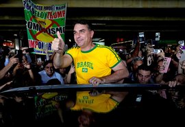 Flávio Bolsonaro espera apoio de Michelle na disputa presidencial