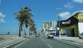 Colisão de carro na parte baixa de Maceió deixa dois feridos