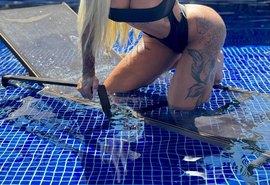 Influenciadora passa a vender leite materno e choca internautas