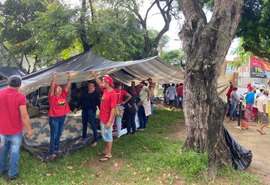 Em defesa da reforma agrária, trabalhadores rurais ocupam o Incra e a Praça Sinimbu