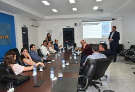 Empresários participam de reunião preparatória