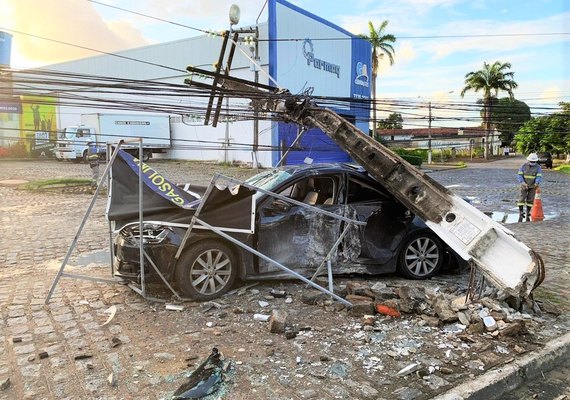Mais de 2 mil postes foram derrubados em acidente no ano passado