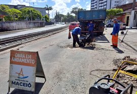 Onze bairros de Maceió são beneficiados com a operação tapa-buraco
