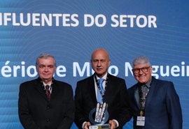 Presidente do Sindaçúcar-AL recebe homenagens e diretores do Grupo Carlos Lyra têm pioneirismo de Salvador Lyra reconhecido