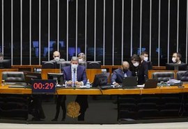 Câmara marca para terça-feira análise da PEC dos benefícios