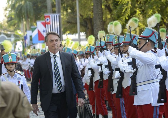 Bolsonaro diz que meta é implantar um colégio militar em cada capital