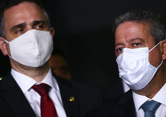 Lira e Pacheco dão 24 horas para Pazuello explicar agenda de vacinação