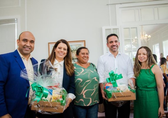 Agricultoras da Unicafes-AL são homenageadas pelo Governo do Estado