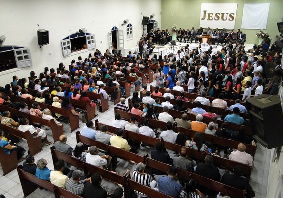 Decreto autoriza realização de missas e cultos no município de Penedo