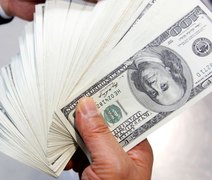 Dólar cai para R$ 4,78 com mercado externo e divulgação do PIB