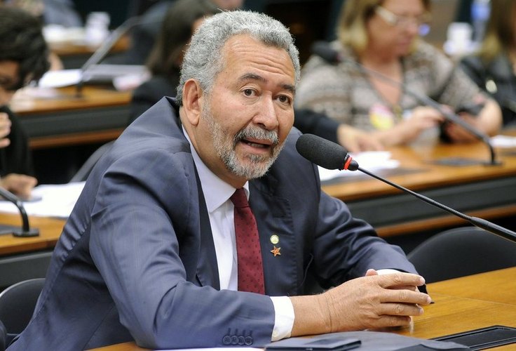 Em manobra do comando local, PT lança deputado Paulão candidato a ficar sem mandato