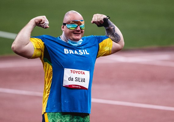 Alessandro da Silva quebra recorde e conquista medalha de ouro para o Brasil