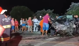 Colisão entre dois veículos causa a morte de três pessoas em Arapiraca