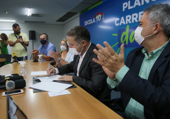 PCCS: emendas garantem aumento de aposentados, data base e progressão