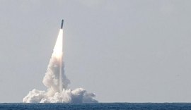 Rússia faz exibição de força militar em área de atrito com Washington