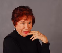 Morre Berta Loran, ícone do humor brasileiro, aos 99 anos