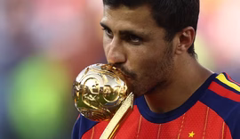 Rodri é eleito melhor jogador da Copa e entra na disputa pela Bola de Ouro