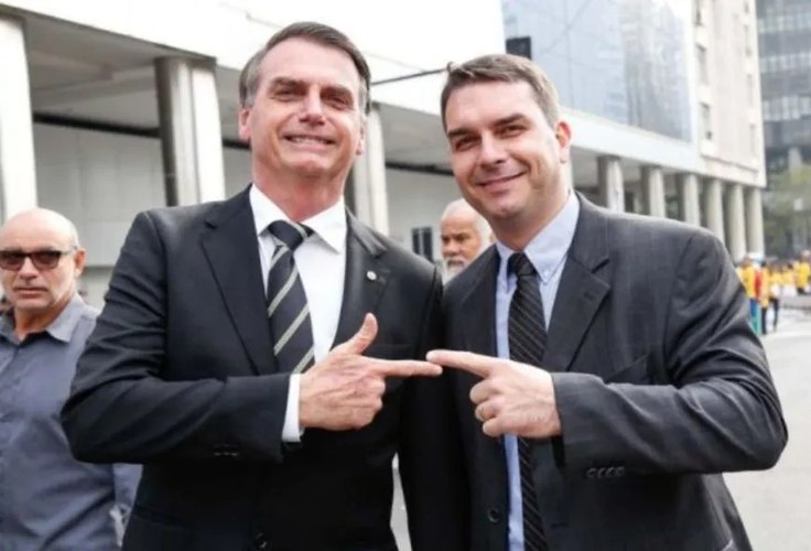 A casa caiu. Escândalo milionário ligando Flávio e dono do Banco Master implode projeto presidencial do bolsonarismo