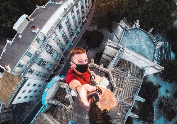 Influencer que escalava prédio sem autorização morre ao cair de 68º andar