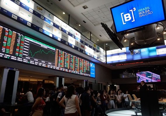 Bovespa oscila após perder patamar de 100 mil pontos; BTG Pactual cai com operação da PF