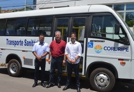 Prefeito Joaquim Beltrão entrega micro-ônibus à população