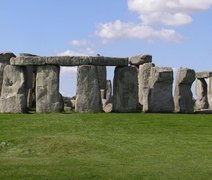 Estrutura de madeira de 5 mil anos revela culto solar anterior a Stonehenge